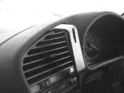 Brodit ProClip 652043 voor BMW 3-series E36 Touring 1991-1998 - detail van dashboardmontage