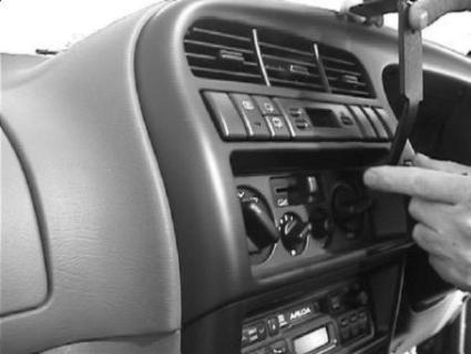 Brodit ProClip 652380 voor Holden Jackaroo 1997-2003, Isuzu Trooper 1997-2004 e.a. - ProClip geplaatst in het voertuig
