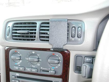 Brodit ProClip 652426 voor Volvo V70 1997-2000, Volvo S70 1997-2000 en Volvo C70 1997-2005 - installatiepositie