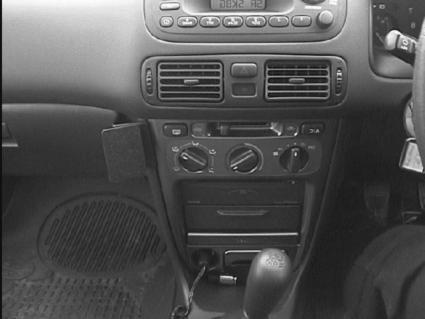 Brodit ProClip 652493 voor Toyota Corolla 1998-2001 - installatiepositie