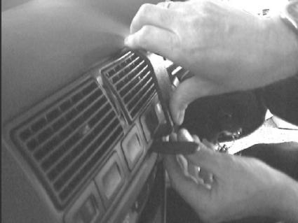 Brodit ProClip 652526 voor Volkswagen Golf IV Variant 2000-2004 en Volkswagen Golf IV 1998-2003 - detail van dashboardmontage