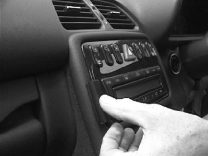 Brodit ProClip 652649 voor Mercedes Benz CLK-Class 1997-2001 - ProClip geplaatst in het voertuig