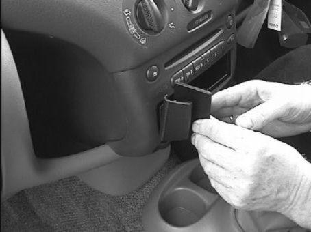 Brodit ProClip 652699 voor Toyota Yaris Verso 1999-2005 en Toyota Yaris 1999-2002 - montagepositie op dashboard