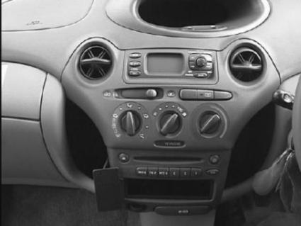 Brodit ProClip 652699 voor Toyota Yaris Verso 1999-2005 en Toyota Yaris 1999-2002 - installatiepositie