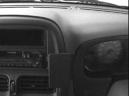 Brodit ProClip 652751 voor Nissan Navara 1999-2005 en Nissan King Cab 2000-2006 - detail van dashboardmontage