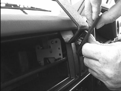 Brodit ProClip 652758 voor Toyota LandCruiser 70 1984-1998 - montagepositie op dashboard