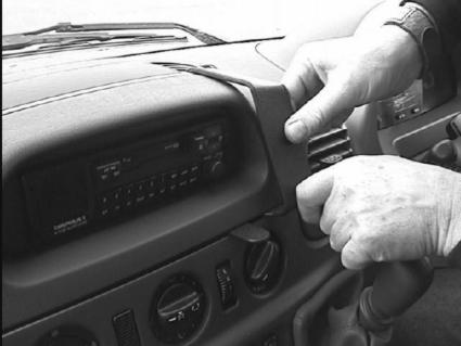 Brodit ProClip 652796 voor Mercedes Benz Sprinter 2000-2006 - detail van dashboardmontage