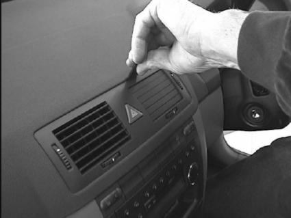 Brodit ProClip 652803 voor Skoda Fabia 2000-2007 - montagepositie op dashboard