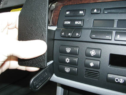 Brodit ProClip 652805 voor BMW Compact 2001-2007 en BMW 3-series M3 E46 1998-2004 - ProClip geplaatst in het voertuig