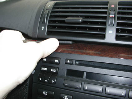 Brodit ProClip 652805 voor BMW Compact 2001-2007 en BMW 3-series M3 E46 1998-2004 - detail van dashboardmontage
