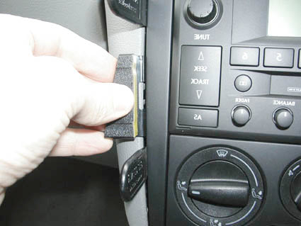 Brodit ProClip 652808 voor Volkswagen Golf IV Variant 2000-2004, Volkswagen Golf IV 1998-2003 en Volkswagen Bora 1999-2005 - montagepositie op dashboard