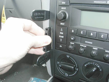 Brodit ProClip 652808 voor Volkswagen Golf IV Variant 2000-2004, Volkswagen Golf IV 1998-2003 en Volkswagen Bora 1999-2005 - ProClip geplaatst in het voertuig