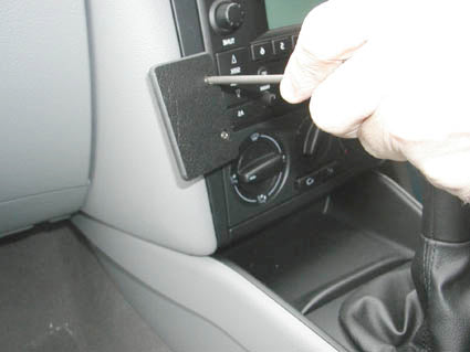 Brodit ProClip 652808 voor Volkswagen Golf IV Variant 2000-2004, Volkswagen Golf IV 1998-2003 en Volkswagen Bora 1999-2005 - detail van dashboardmontage