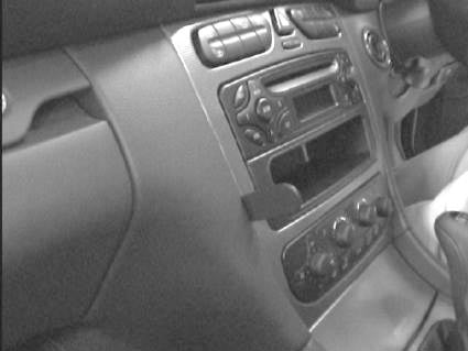 Brodit ProClip 652812 voor Mercedes Benz C-Class (180-320) 2000-2004 - montagepositie op dashboard