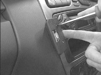 Brodit ProClip 652812 voor Mercedes Benz C-Class (180-320) 2000-2004 - detail van dashboardmontage