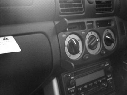 Brodit ProClip 652819 voor Toyota MR2 Spyder 2000-2005 - montagepositie op dashboard