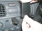 Brodit ProClip 652826 voor Volvo V40 2001-2003 en Volvo S40 2001-2003 - ProClip geplaatst in het voertuig