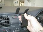 Brodit ProClip 652826 voor Volvo V40 2001-2003 en Volvo S40 2001-2003 - detail van dashboardmontage