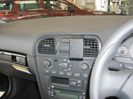 Brodit ProClip 652826 voor Volvo V40 2001-2003 en Volvo S40 2001-2003 - installatiepositie
