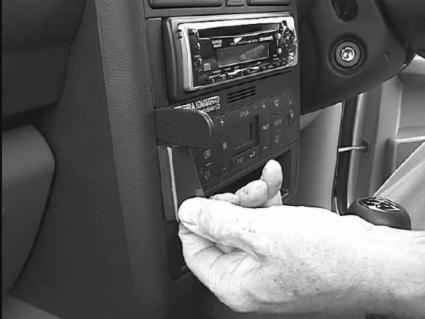 Brodit ProClip 652838 voor Audi S2 2001-2005 en Audi A2 2001-2005 - montagepositie op dashboard