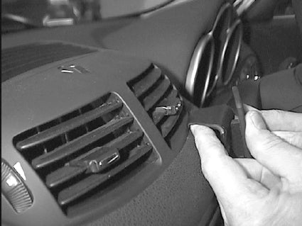 Brodit ProClip 652865 voor Alfa Romeo GT 2004-2011 en Alfa Romeo 147 2001-2011 - ProClip geplaatst in het voertuig
