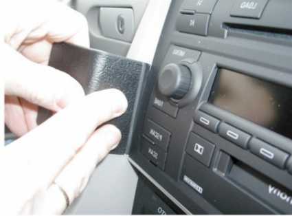 Brodit ProClip 652871 voor Audi S4 Sedan 2001-2007, Audi S4 Avant 2002-2007 e.a. - montagepositie op dashboard