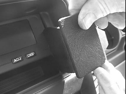 Brodit ProClip 652879 voor Mitsubishi Shogun 2000-2006, Mitsubishi Pajero 2000-2006 en Mitsubishi Montero 2001-2007 - montagepositie op dashboard