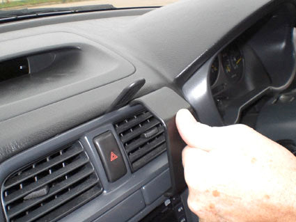 Brodit ProClip 652885 voor Subaru Impreza 2001-2004 - detail van dashboardmontage