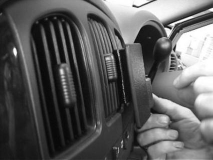 Brodit ProClip 652894 voor Chrysler Voyager 2001-2007 en Dodge Caravan 2001-2007 - ProClip geplaatst in het voertuig
