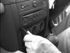 Brodit ProClip 652935 voor Renault Clio Storia 2006-2009 en Renault Clio II 2002-2005 - montagepositie op dashboard