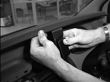 Brodit ProClip 652936 voor Nissan Primastar 2002-2010, Opel Vivaro 2002-2010 e.a. - ProClip geplaatst in het voertuig