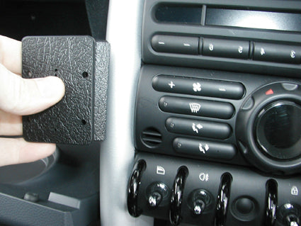 Brodit ProClip 653013 voor Mini Cooper Convertible 2001-2007 en Mini Cooper 2001-2006 - ProClip geplaatst in het voertuig