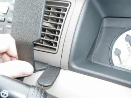 Brodit ProClip 653025 voor Toyota Corolla 2002-2007 - ProClip geplaatst in het voertuig