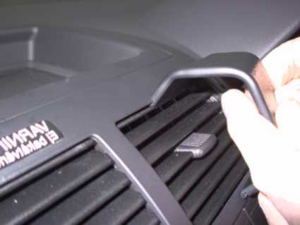 Brodit ProClip 653028 voor Volkswagen Polo 2002-2009 - montagepositie op dashboard