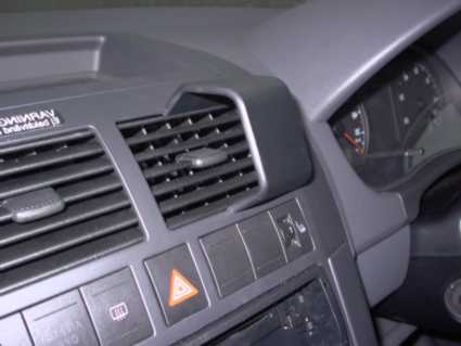 Brodit ProClip 653028 voor Volkswagen Polo 2002-2009 - detail van dashboardmontage