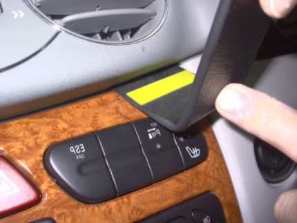 Brodit ProClip 653072 voor Mercedes Benz CLK-Class 2002-2010 - montagepositie op dashboard