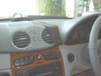 Brodit ProClip 653072 voor Mercedes Benz CLK-Class 2002-2010 - detail van dashboardmontage