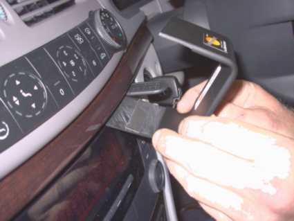 Brodit ProClip 653075 voor Mercedes Benz E-Class, Stationwagon 2003-2009, Mercedes Benz E-Class, Sedan 2002-2008 en Mercedes Benz E-Class, Coupé 2002-2009 - ProClip geplaatst in het voertuig