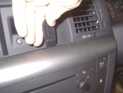 Brodit ProClip 653076 voor Holden Vectra C 2002-2010, Opel Vectra C 2002-2010 e.a. - montagepositie op dashboard