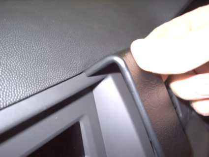 Brodit ProClip 653076 voor Holden Vectra C 2002-2010, Opel Vectra C 2002-2010 e.a. - detail van dashboardmontage