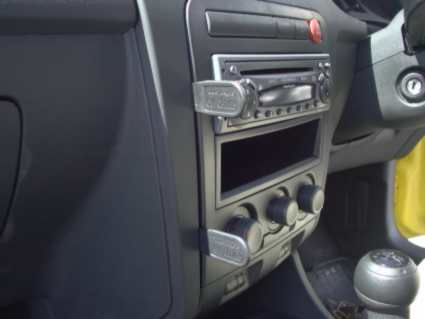 Brodit ProClip 653081 voor Seat Ibiza 2002-2008 en Seat Cordoba 2003-2009 - montagepositie op dashboard
