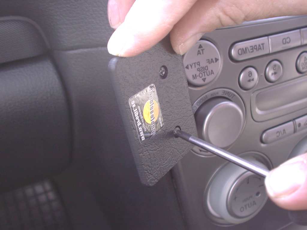 Brodit ProClip 653082 voor Mazda 6 2002-2007 - detail van dashboardmontage