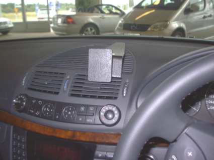 Brodit ProClip 653083 voor Mercedes Benz E-Class, Stationwagon 2003-2009, Mercedes Benz E-Class, Sedan 2002-2008 en Mercedes Benz E-Class, Coupé 2002-2009 - installatiepositie