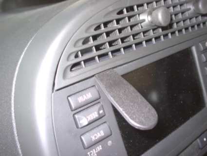 Brodit ProClip 653087 voor Saab 9-3 2003-2006 - montagepositie op dashboard