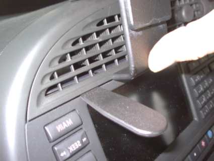 Brodit ProClip 653087 voor Saab 9-3 2003-2006 - detail van dashboardmontage