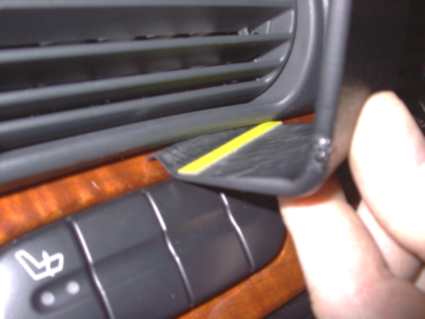 Brodit ProClip 653090 voor Mercedes Benz C-Class (180-320) 2000-2006 - ProClip geplaatst in het voertuig