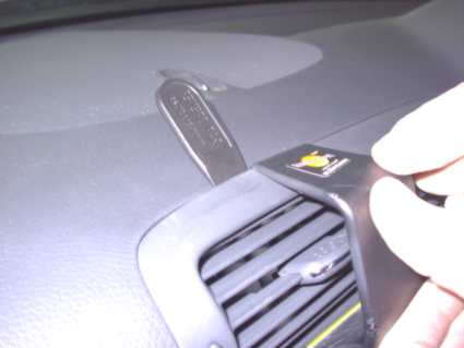 Brodit ProClip 653090 voor Mercedes Benz C-Class (180-320) 2000-2006 - detail van dashboardmontage