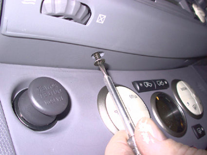 Brodit ProClip 653202 voor Nissan Micra 2003-2010 - montagepositie op dashboard