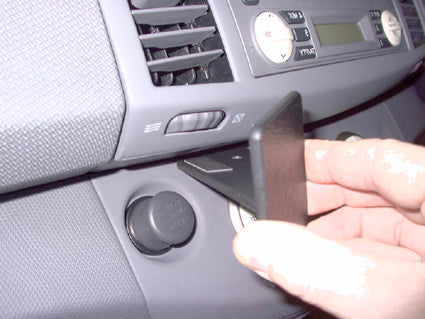 Brodit ProClip 653202 voor Nissan Micra 2003-2010 - ProClip geplaatst in het voertuig