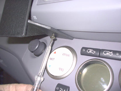 Brodit ProClip 653202 voor Nissan Micra 2003-2010 - detail van dashboardmontage